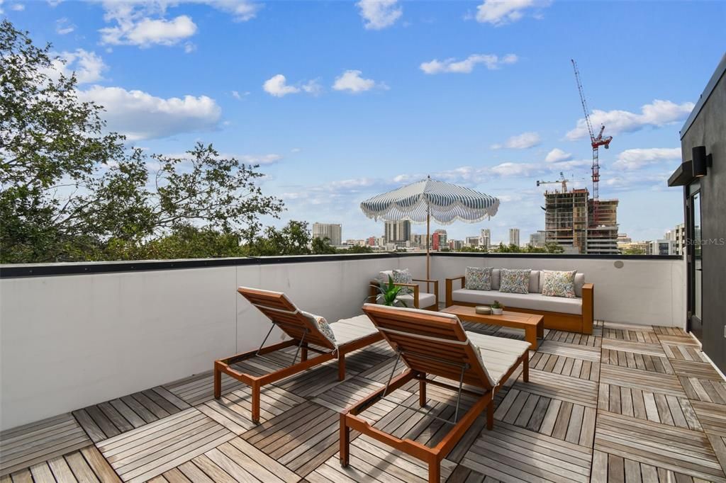 En Venta: $775,000 (3 camas, 3 baños, 2104 Pies cuadrados)