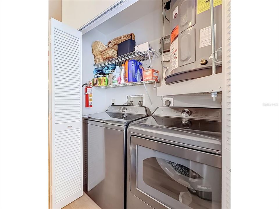 En Venta: $329,900 (2 camas, 2 baños, 1397 Pies cuadrados)