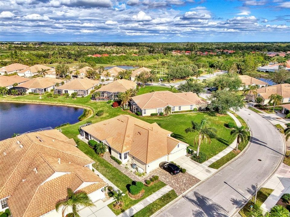 На продажу: $324,900 (2 спален, 2 ванн, 1341 Квадратных фут)