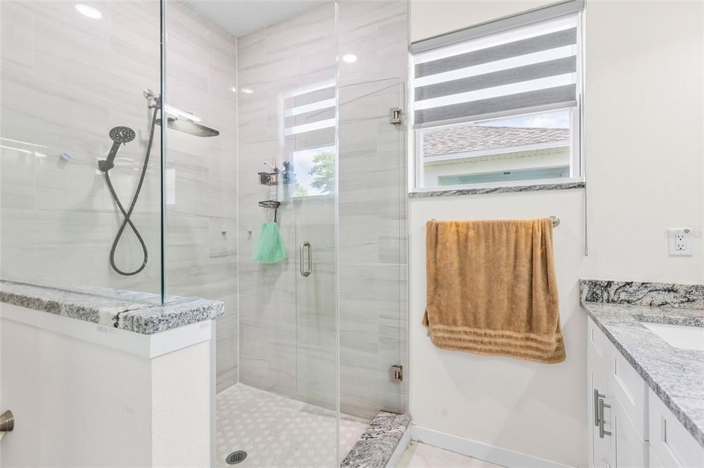 На продажу: $380,000 (3 спален, 2 ванн, 1701 Квадратных фут)
