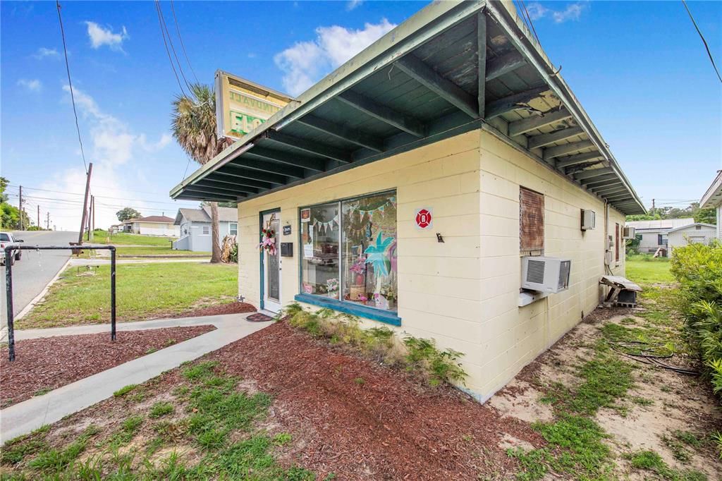 For Sale: $350,000 (0 beds, 0 baths, 840 Square Feet)