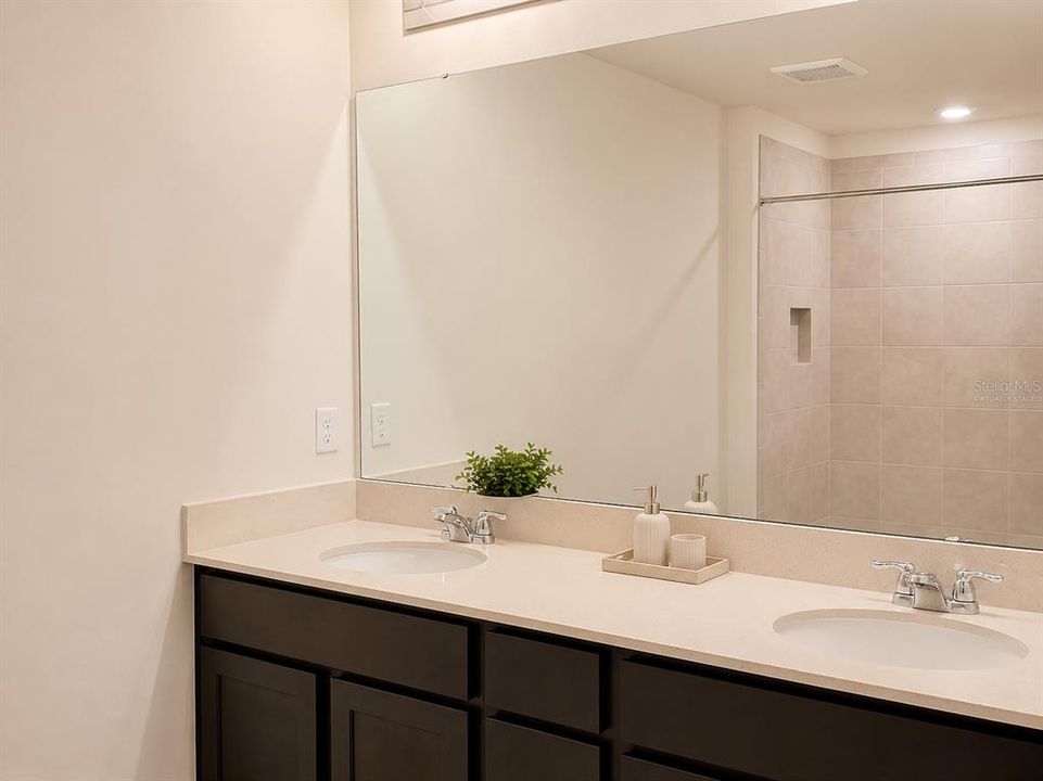 For Sale: $349,000 (3 beds, 2 baths, 1699 Square Feet)