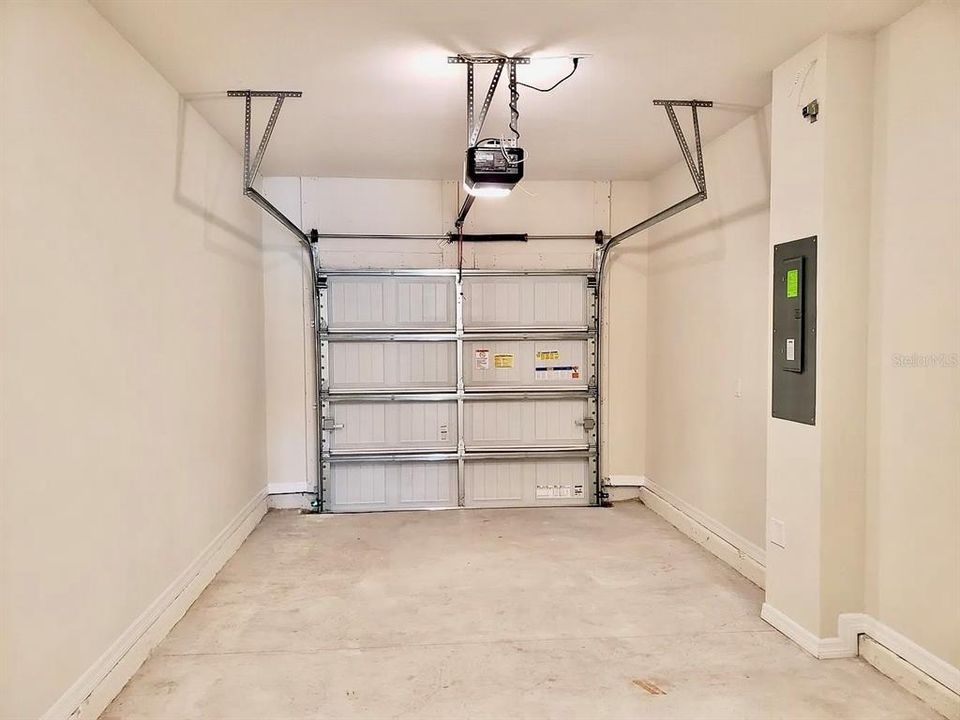 For Sale: $349,000 (3 beds, 2 baths, 1699 Square Feet)