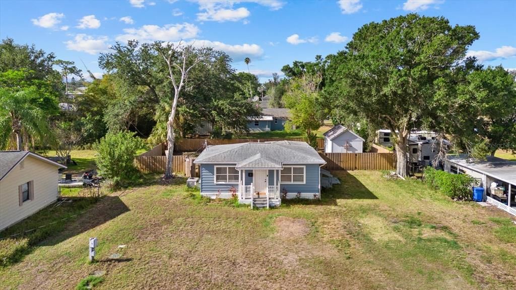 For Sale: $289,000 (2 beds, 1 baths, 864 Square Feet)