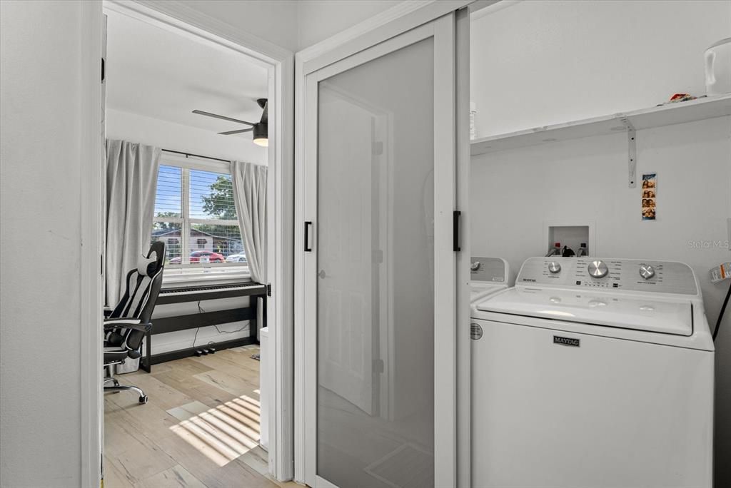 For Sale: $289,000 (2 beds, 1 baths, 864 Square Feet)