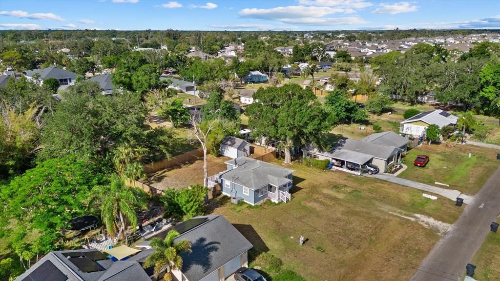 For Sale: $289,000 (2 beds, 1 baths, 864 Square Feet)