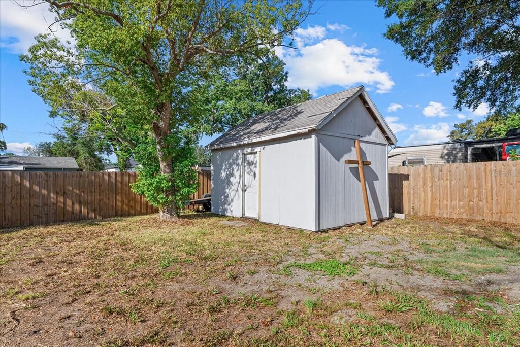 For Sale: $289,000 (2 beds, 1 baths, 864 Square Feet)