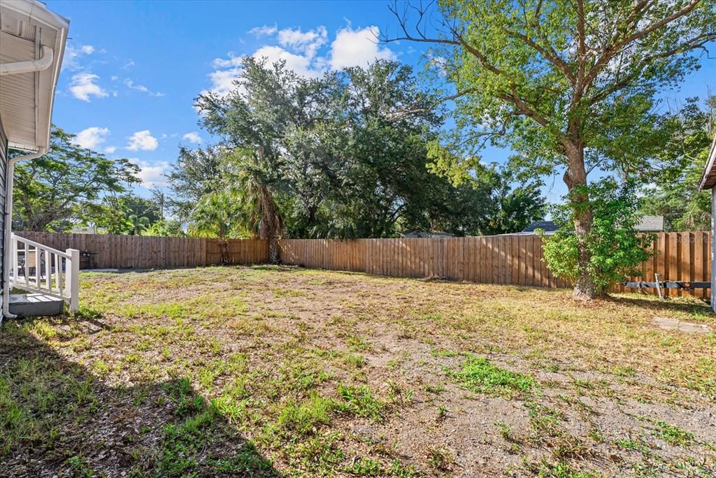 For Sale: $289,000 (2 beds, 1 baths, 864 Square Feet)