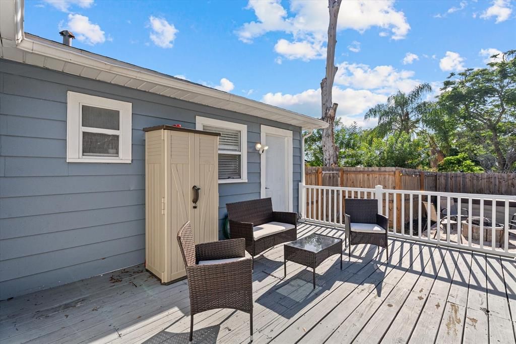 For Sale: $289,000 (2 beds, 1 baths, 864 Square Feet)