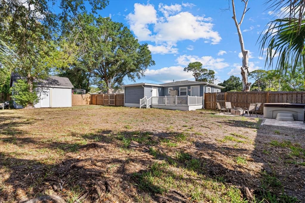For Sale: $289,000 (2 beds, 1 baths, 864 Square Feet)