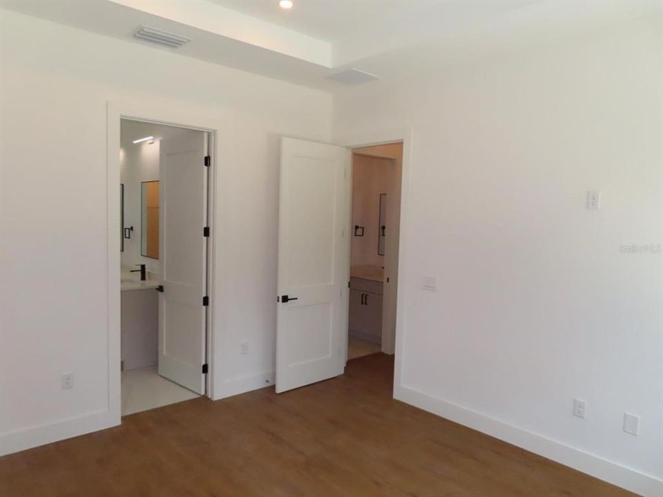 En Venta: $429,000 (4 camas, 3 baños, 1975 Pies cuadrados)