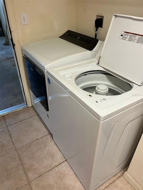 待售: $399,900 (4 贝兹, 2 浴室, 2108 平方英尺)