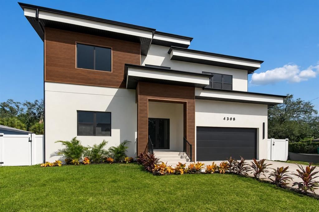 Active With Contract: $1,375,000 (4 beds, 4 baths, 3143 Square Feet)