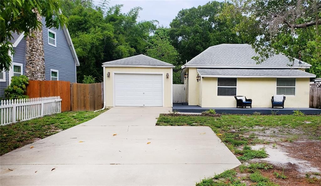 For Sale: $340,000 (2 beds, 2 baths, 1097 Square Feet)
