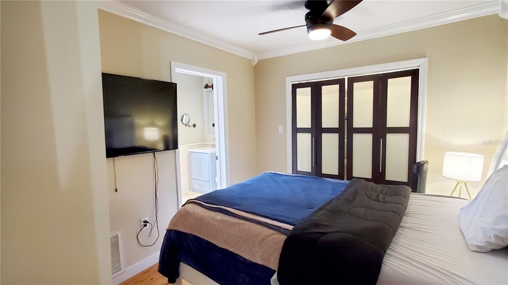 For Sale: $340,000 (2 beds, 2 baths, 1097 Square Feet)