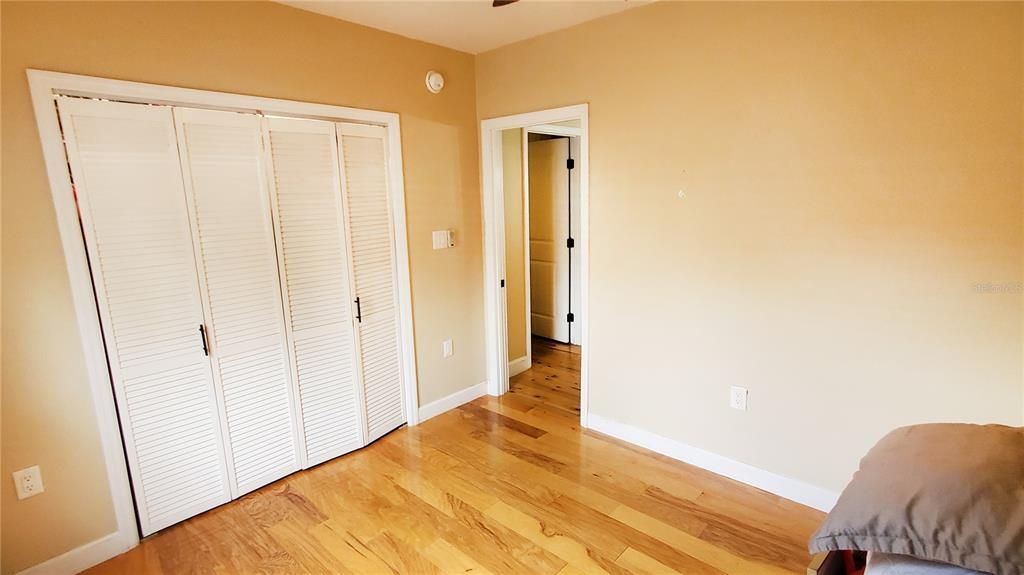 For Sale: $340,000 (2 beds, 2 baths, 1097 Square Feet)