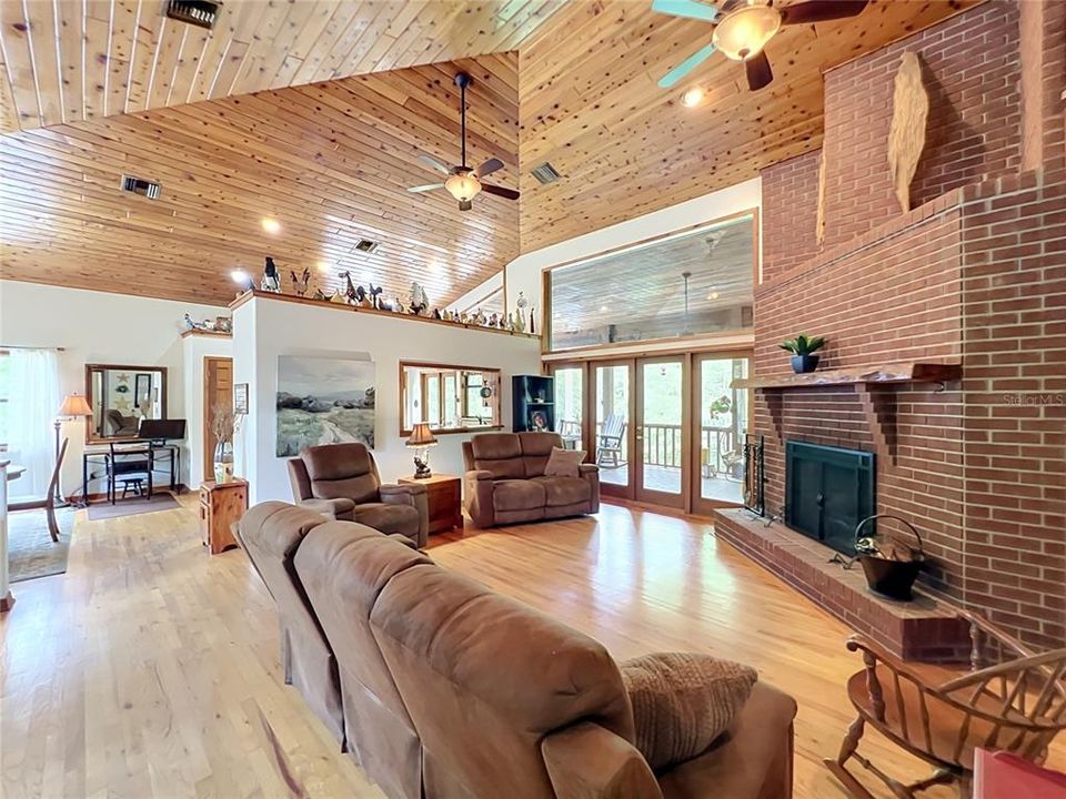 For Sale: $649,900 (4 beds, 2 baths, 1850 Square Feet)