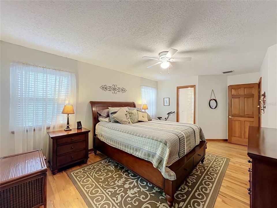 For Sale: $649,900 (4 beds, 2 baths, 1850 Square Feet)