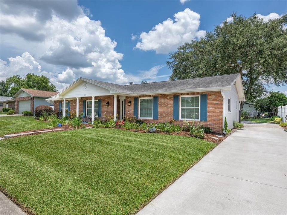 For Sale: $450,000 (3 beds, 2 baths, 1705 Square Feet)