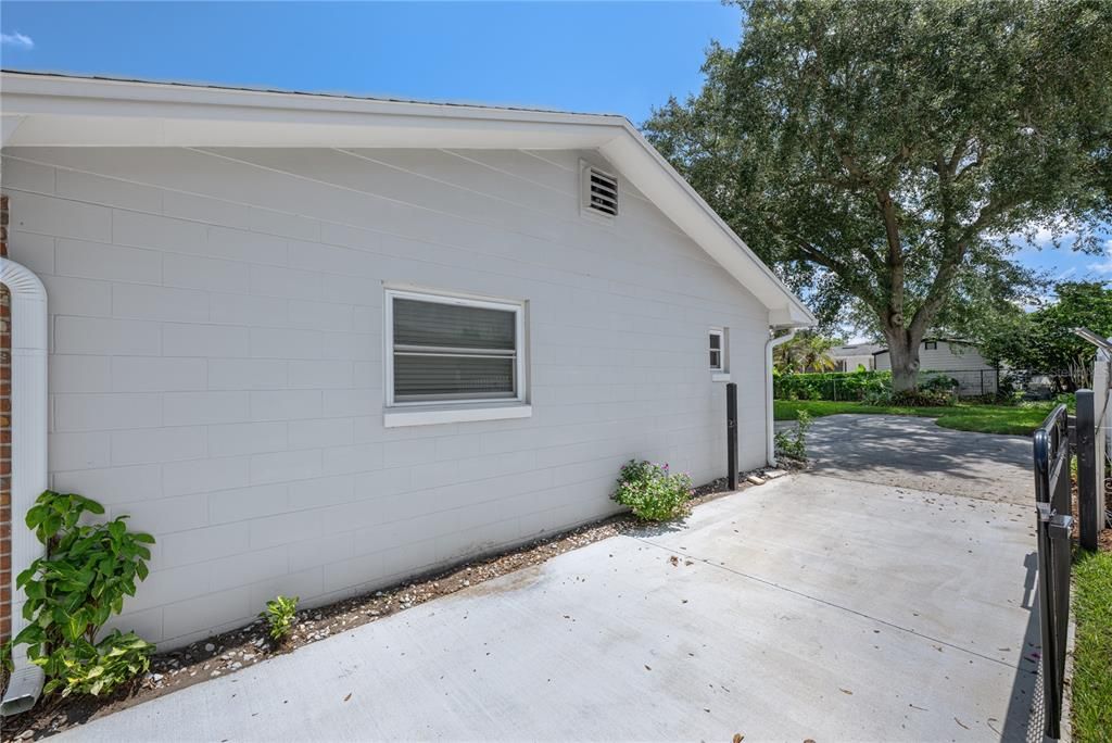 For Sale: $450,000 (3 beds, 2 baths, 1705 Square Feet)