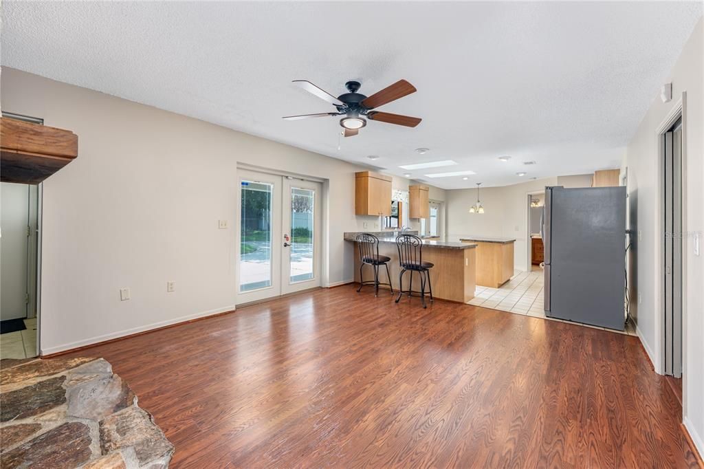 For Sale: $450,000 (3 beds, 2 baths, 1705 Square Feet)
