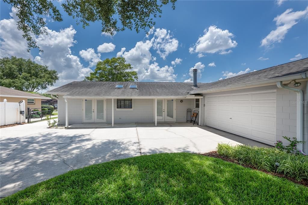 For Sale: $450,000 (3 beds, 2 baths, 1705 Square Feet)