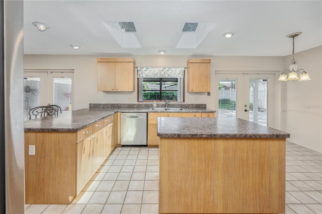 For Sale: $450,000 (3 beds, 2 baths, 1705 Square Feet)