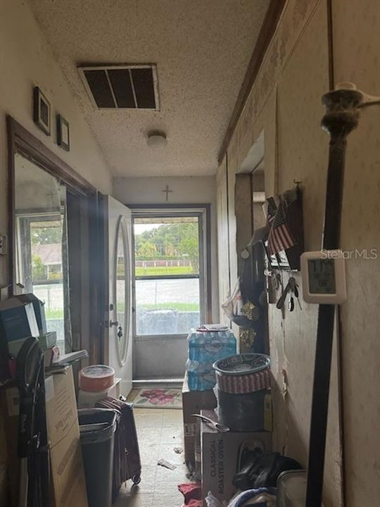 На продажу: $179,900 (2 спален, 1 ванн, 981 Квадратных фут)