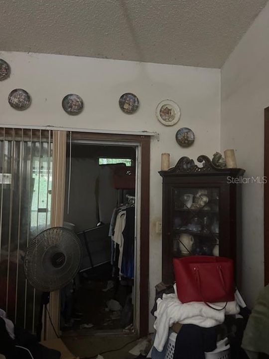 На продажу: $179,900 (2 спален, 1 ванн, 981 Квадратных фут)