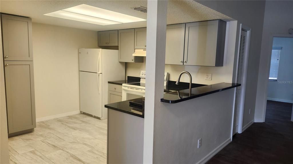 For Rent: $1,450 (2 beds, 2 baths, 960 Square Feet)