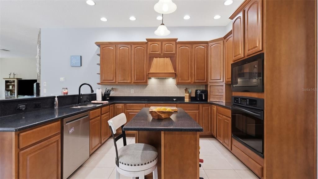 En Venta: $795,000 (4 camas, 3 baños, 3395 Pies cuadrados)