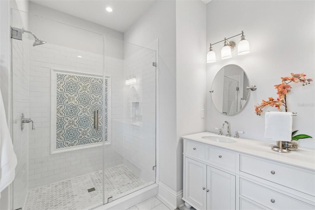 Activo con contrato: $1,175,000 (4 camas, 2 baños, 2986 Pies cuadrados)