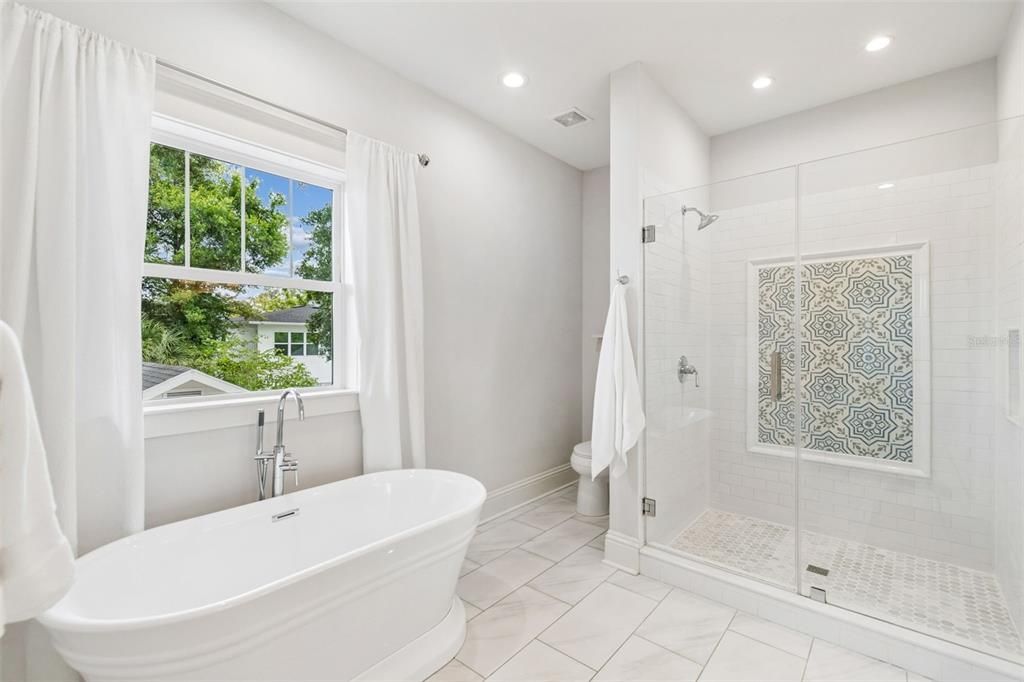 Activo con contrato: $1,175,000 (4 camas, 2 baños, 2986 Pies cuadrados)