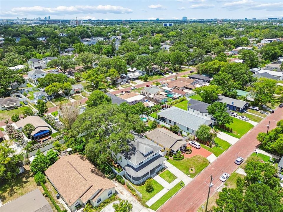 Activo con contrato: $1,175,000 (4 camas, 2 baños, 2986 Pies cuadrados)