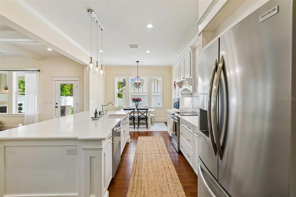 Activo con contrato: $1,175,000 (4 camas, 2 baños, 2986 Pies cuadrados)
