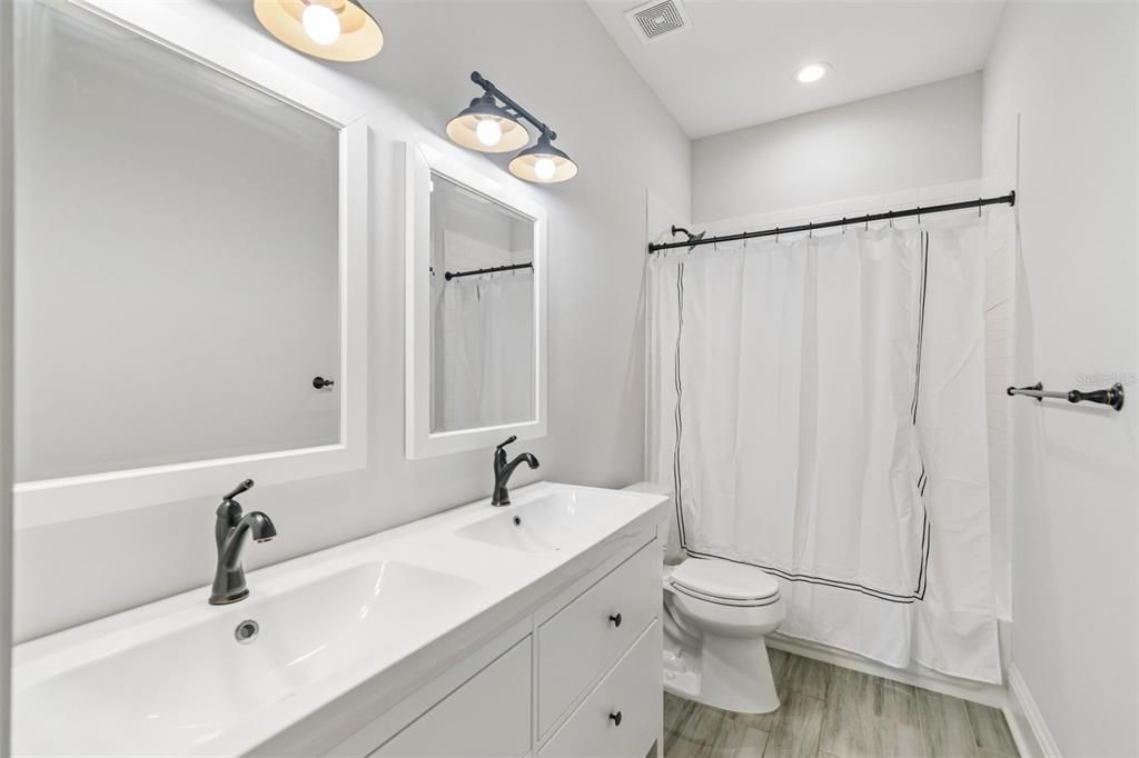 Activo con contrato: $1,175,000 (4 camas, 2 baños, 2986 Pies cuadrados)