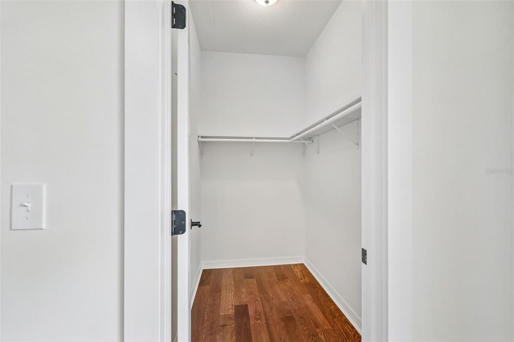 Activo con contrato: $1,175,000 (4 camas, 2 baños, 2986 Pies cuadrados)