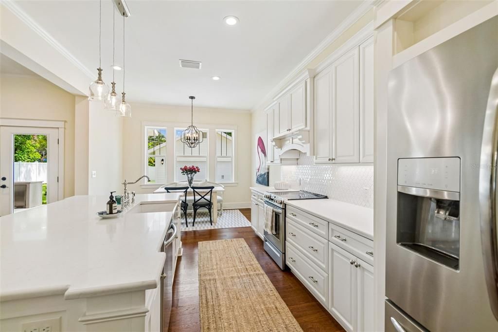 Activo con contrato: $1,175,000 (4 camas, 2 baños, 2986 Pies cuadrados)