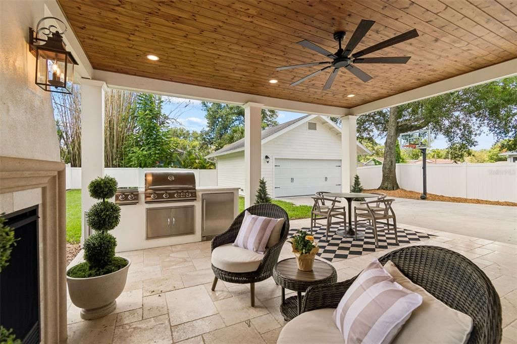 Activo con contrato: $1,175,000 (4 camas, 2 baños, 2986 Pies cuadrados)