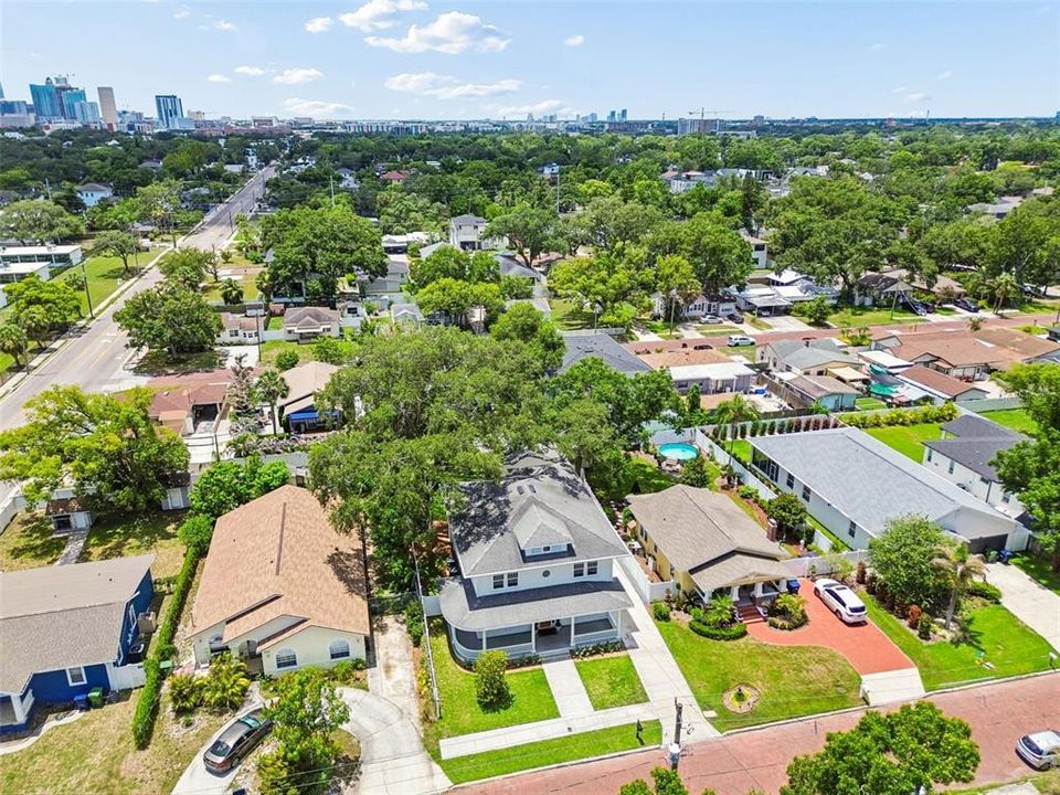 Activo con contrato: $1,175,000 (4 camas, 2 baños, 2986 Pies cuadrados)