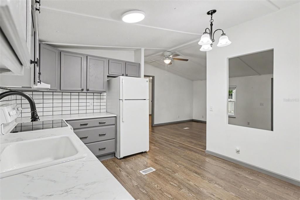 For Sale: $170,000 (3 beds, 2 baths, 1368 Square Feet)