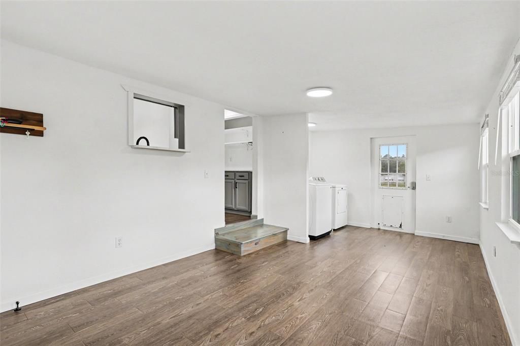 For Sale: $170,000 (3 beds, 2 baths, 1368 Square Feet)