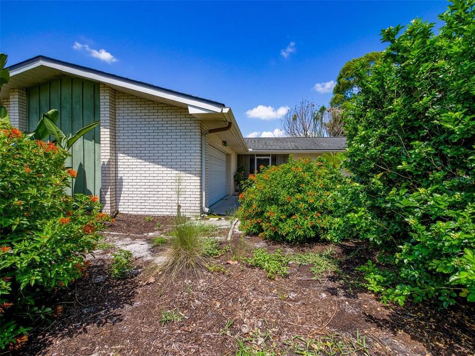 For Sale: $649,900 (3 beds, 2 baths, 1874 Square Feet)