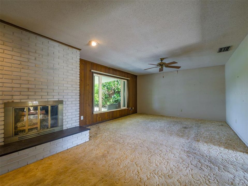 For Sale: $649,900 (3 beds, 2 baths, 1874 Square Feet)