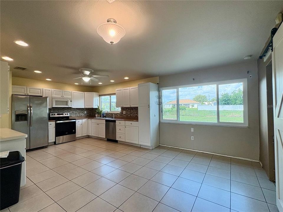 En Venta: $278,900 (3 camas, 2 baños, 1423 Pies cuadrados)