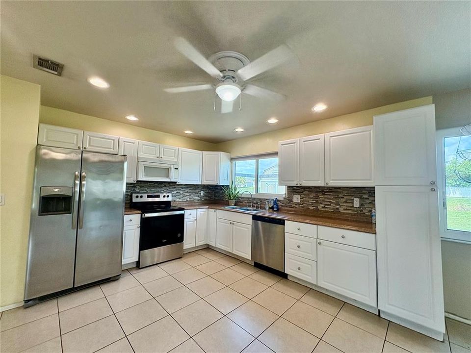 En Venta: $278,900 (3 camas, 2 baños, 1423 Pies cuadrados)