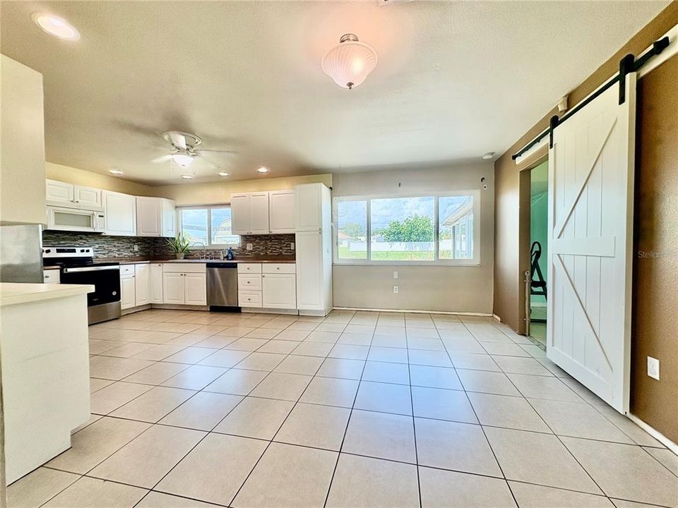 En Venta: $278,900 (3 camas, 2 baños, 1423 Pies cuadrados)