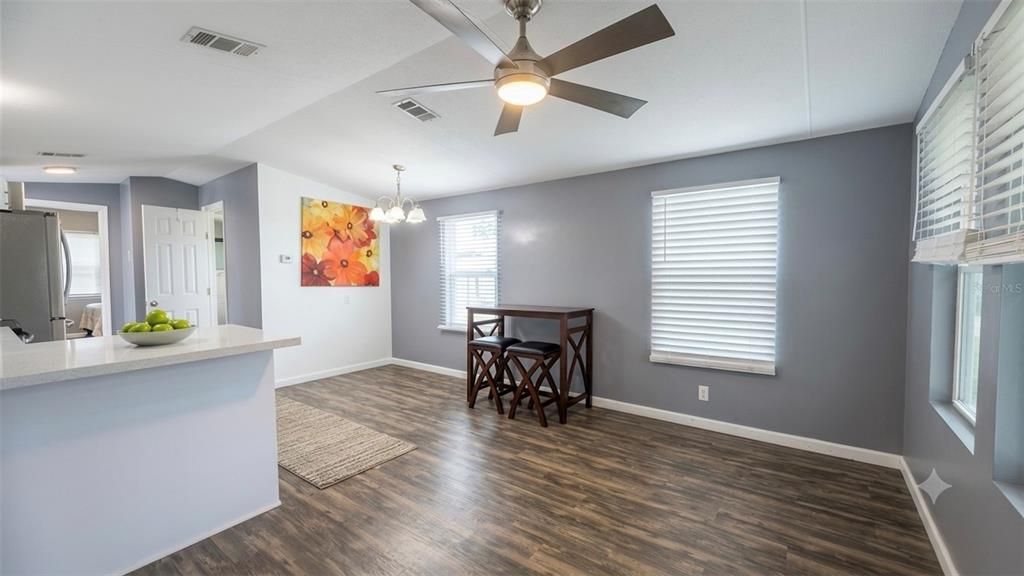 For Rent: $1,250 (1 beds, 1 baths, 510 Square Feet)