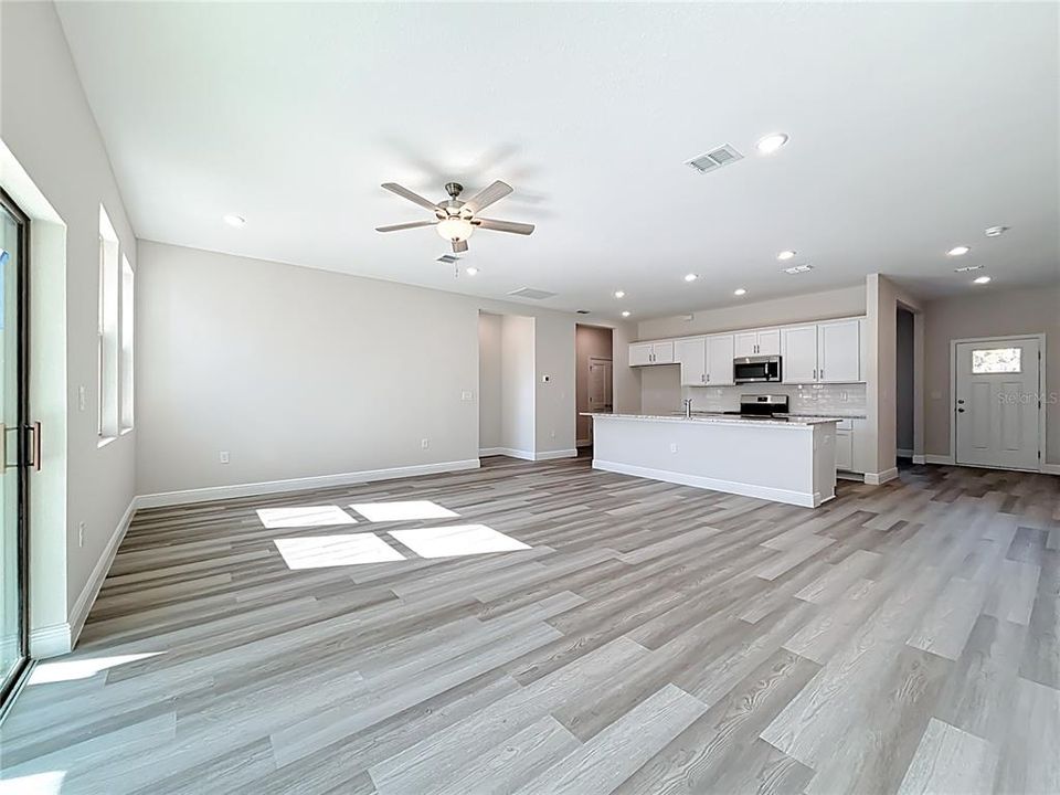 En Venta: $329,900 (4 camas, 2 baños, 1810 Pies cuadrados)