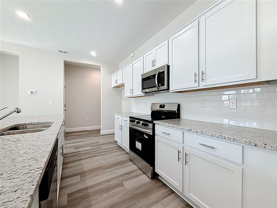 En Venta: $329,900 (4 camas, 2 baños, 1810 Pies cuadrados)